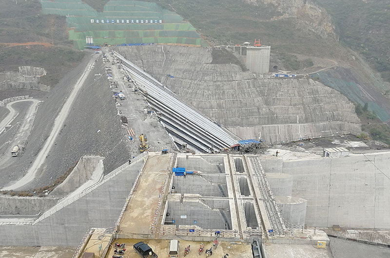 半球閥，補償器